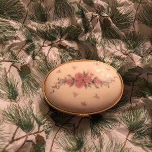 BNIB Lennox Ring Jewelry Box